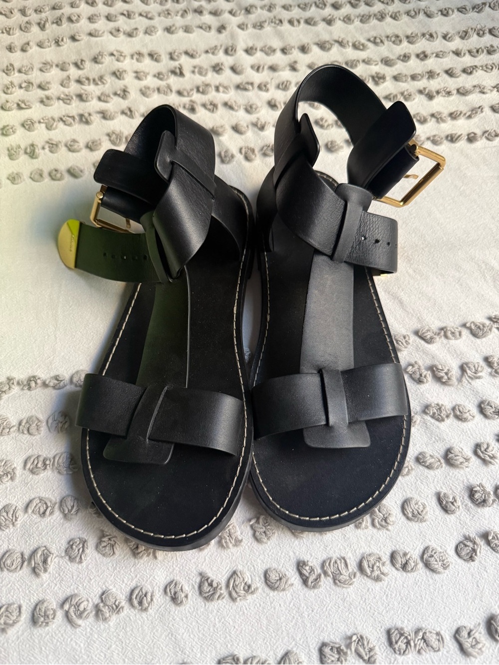 Like NEW Chloe Black Leather Flat Buckle Sandals size 39